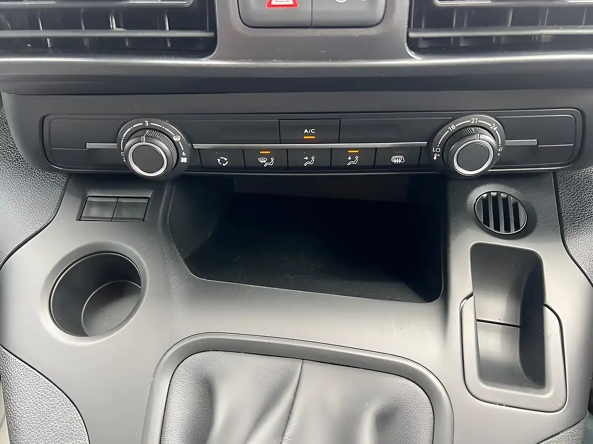 Used 2020 Vauxhall Combo Sportive White - Interior and Exterior details 15