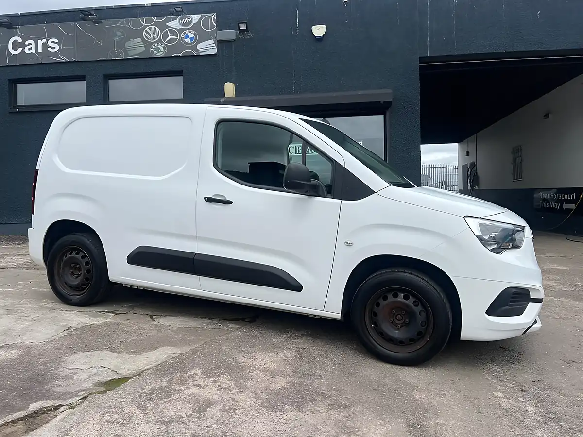 Used 2020 Vauxhall Combo Sportive White - Interior and Exterior details 4