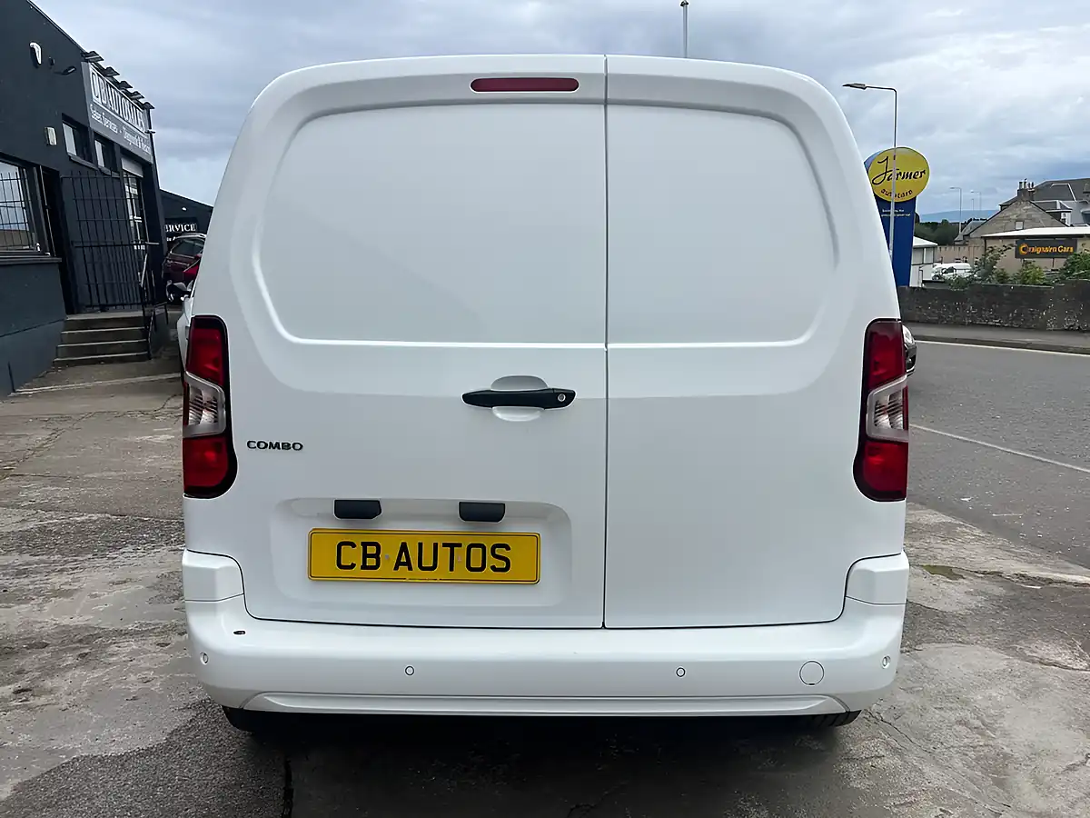 Used 2020 Vauxhall Combo Sportive White - Interior and Exterior details 5