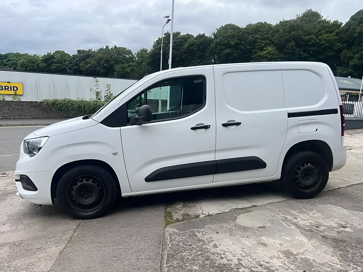 Used 2020 Vauxhall Combo Sportive White - Interior and Exterior details 7