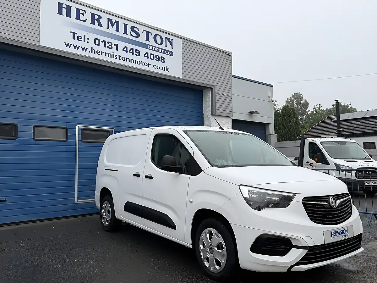 Used 2020 Vauxhall Combo Sportive White - Front View