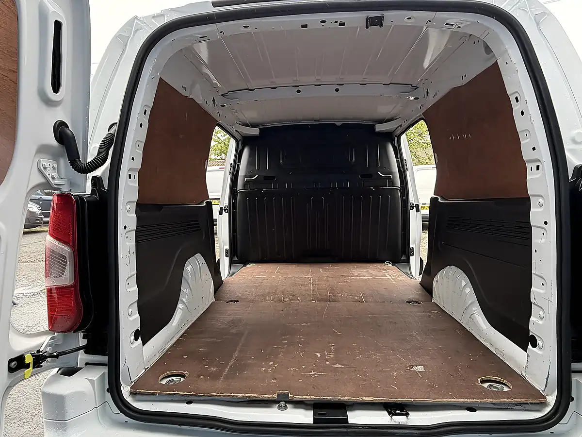 Used 2020 Vauxhall Combo Sportive White - Interior and Exterior details 10