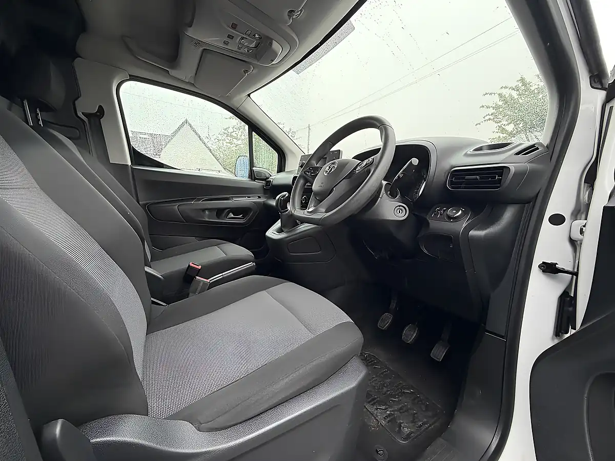 Used 2020 Vauxhall Combo Sportive White - Interior and Exterior details 11