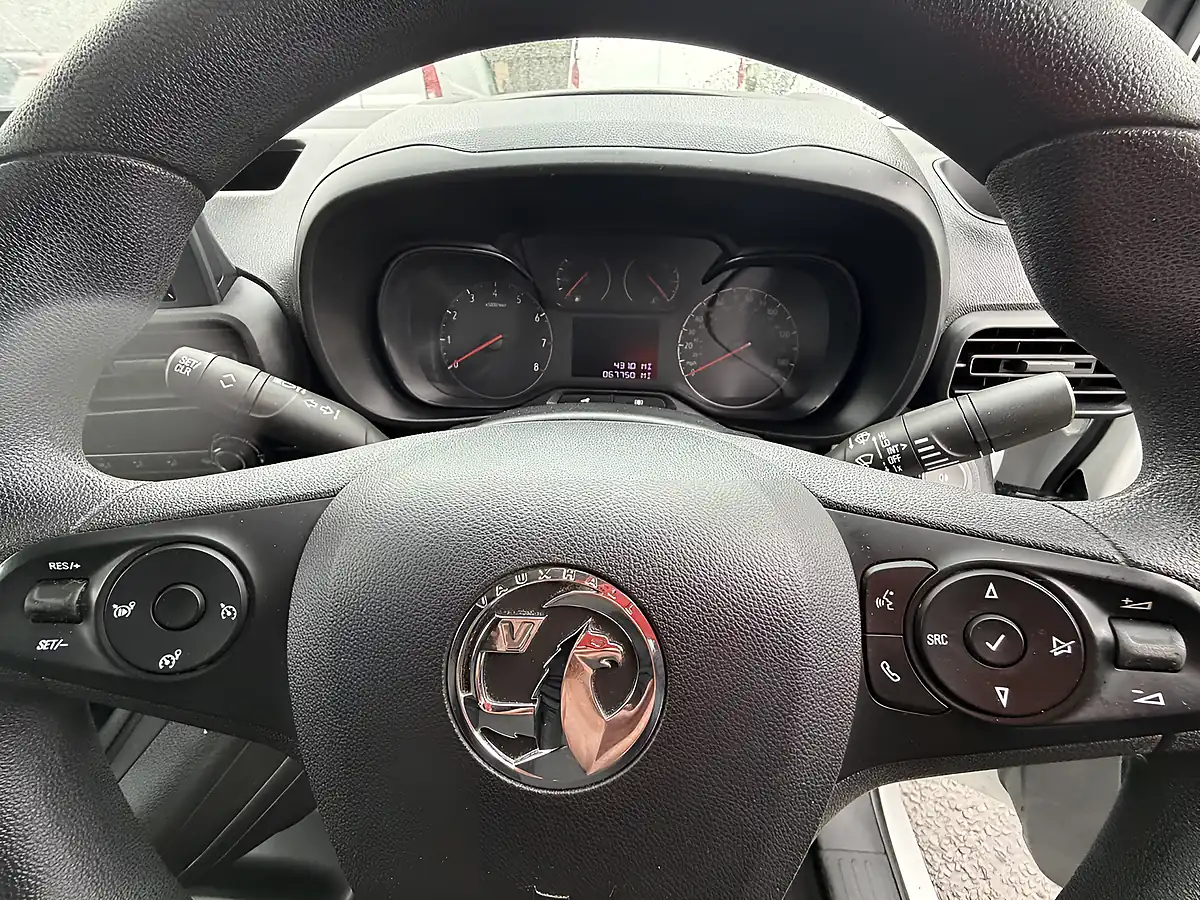 Used 2020 Vauxhall Combo Sportive White - Interior and Exterior details 12