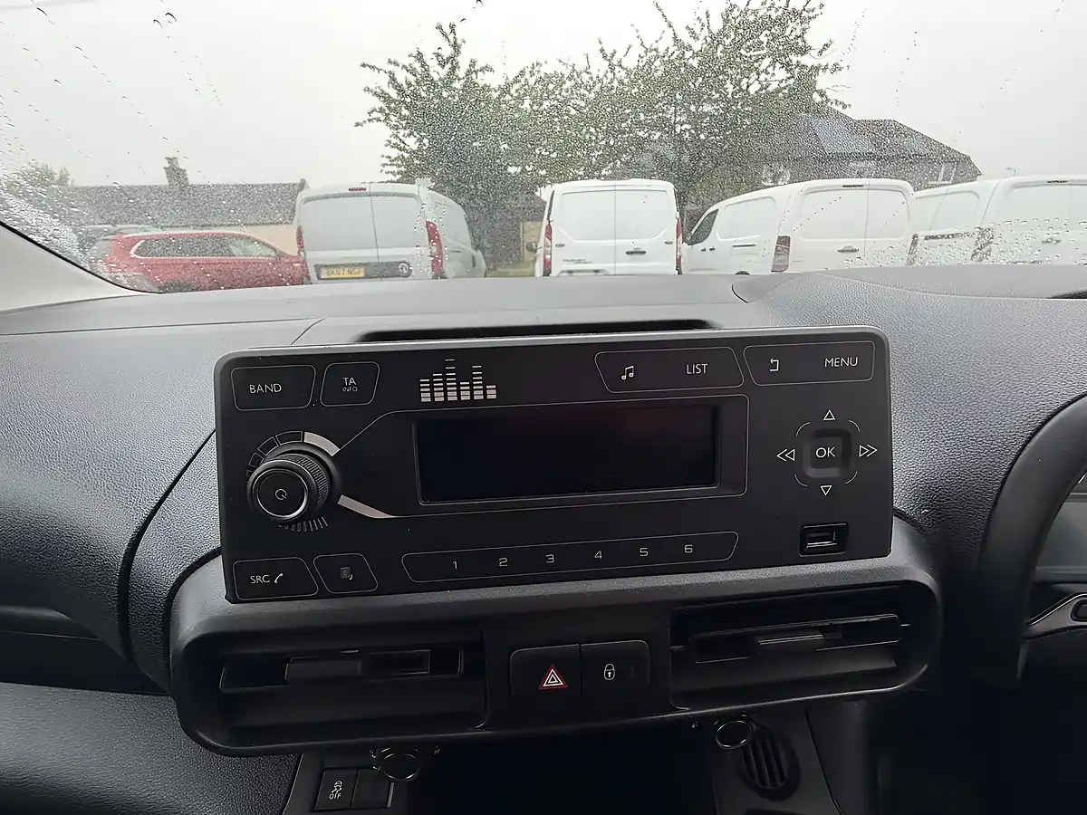 Used 2020 Vauxhall Combo Sportive White - Interior and Exterior details 13