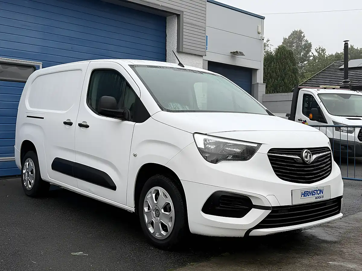 Used 2020 Vauxhall Combo Sportive White - Interior and Exterior details 2