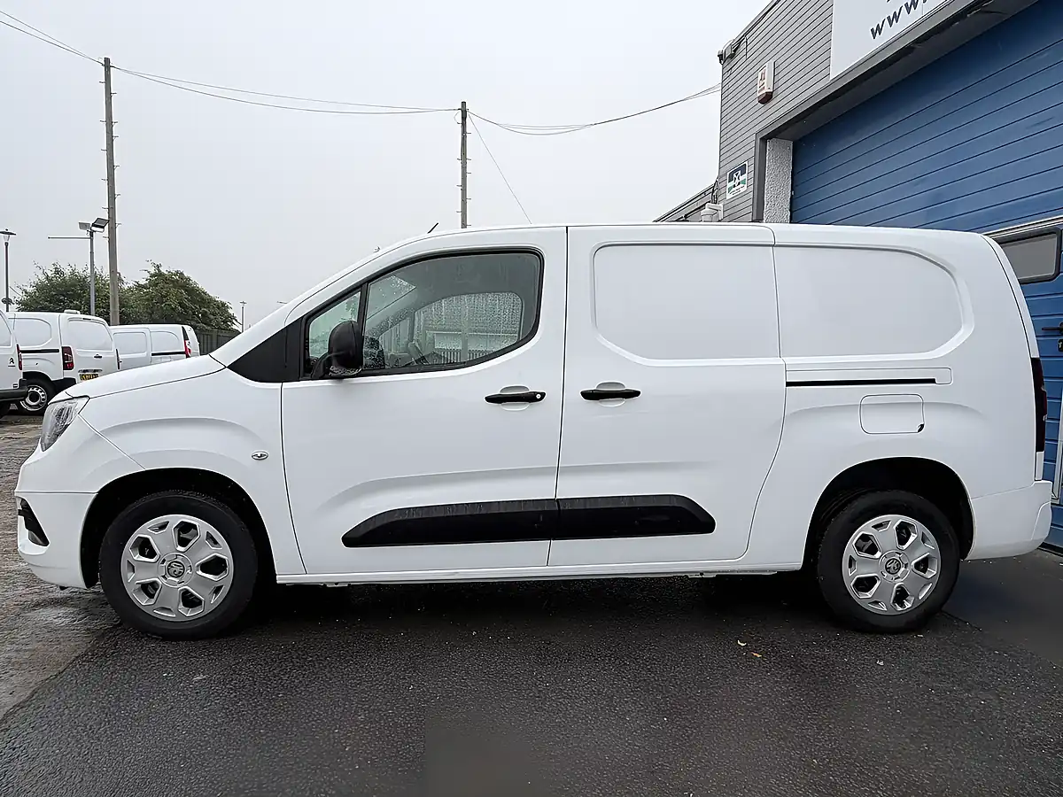 Used 2020 Vauxhall Combo Sportive White - Interior and Exterior details 6