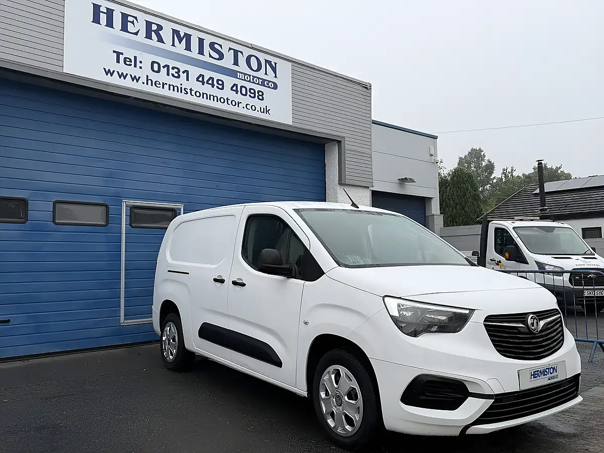 Used 2020 Vauxhall Combo Sportive White - Front View