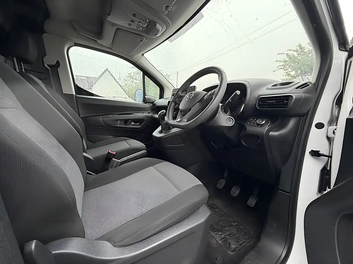 Used 2020 Vauxhall Combo Sportive White - Interior and Exterior details 11