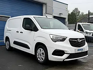 Used 2020 Vauxhall Combo Sportive White - Interior and Exterior details 2