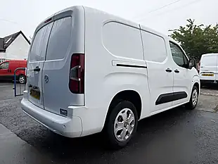 Used 2020 Vauxhall Combo Sportive White - Interior and Exterior details 8