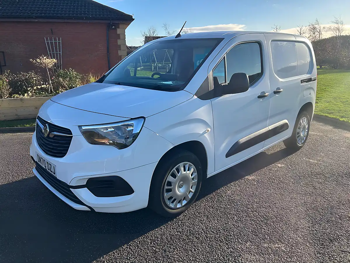 Used 2020 Vauxhall Combo Sportive White - Interior and Exterior details 3