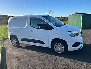 Used 2020 Vauxhall Combo Sportive White - Interior and Exterior details 4