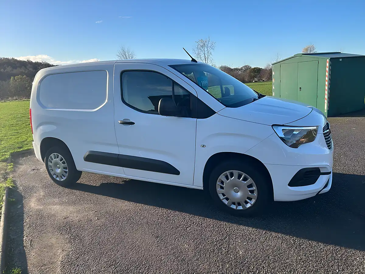 Used 2020 Vauxhall Combo Sportive White - Interior and Exterior details 4