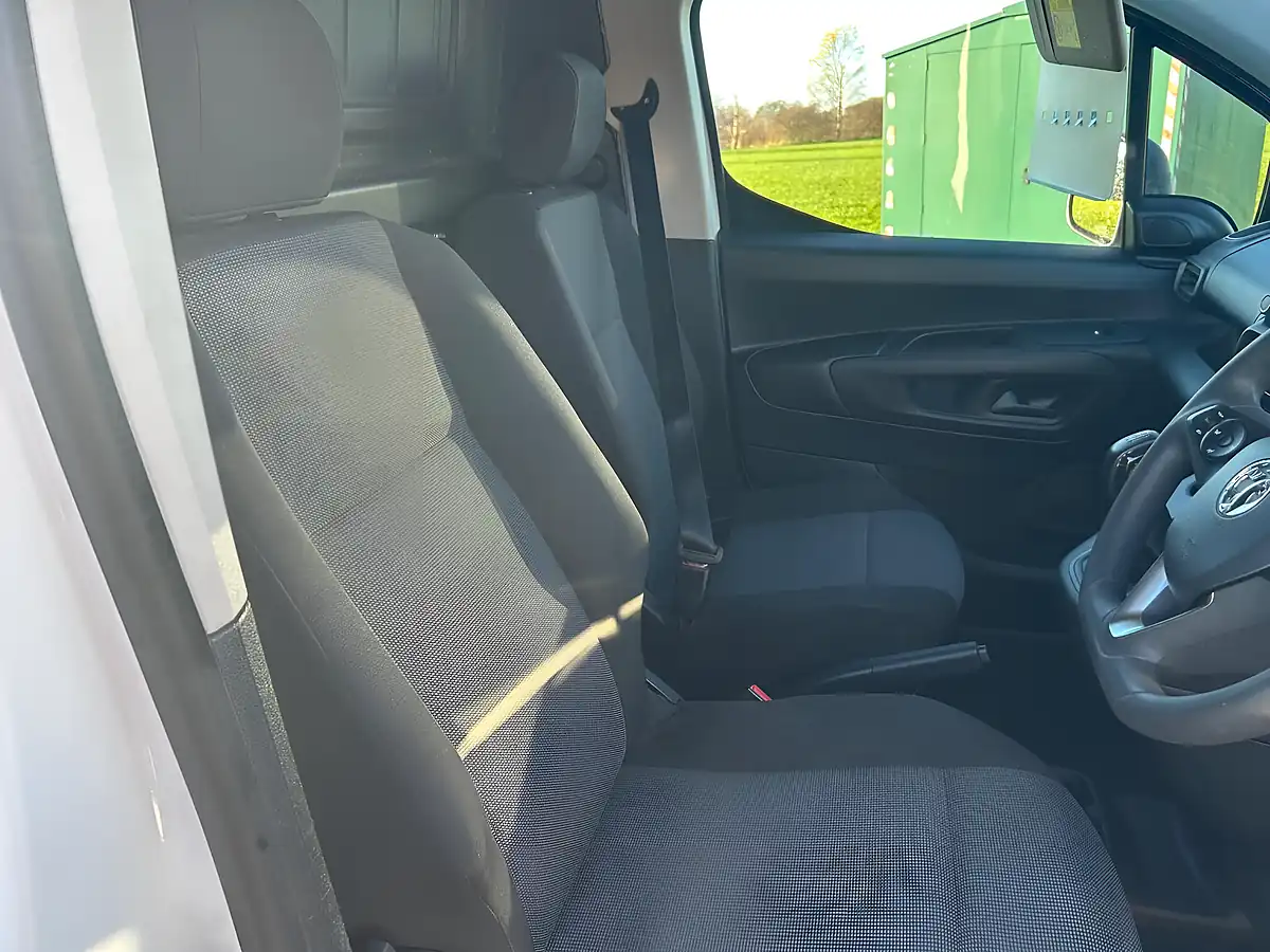 Used 2020 Vauxhall Combo Sportive White - Interior and Exterior details 9