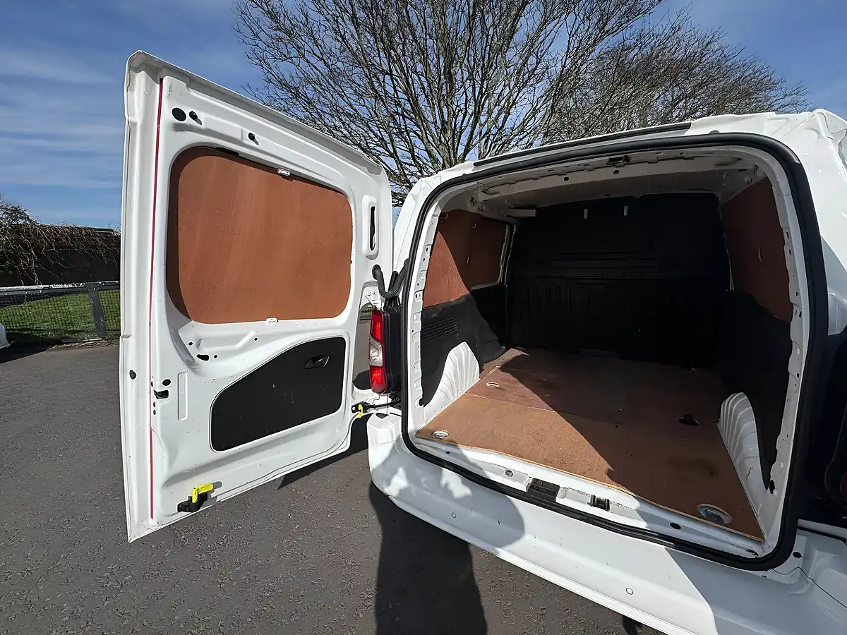 Used 2020 Vauxhall Combo Sportive White - Interior and Exterior details 10