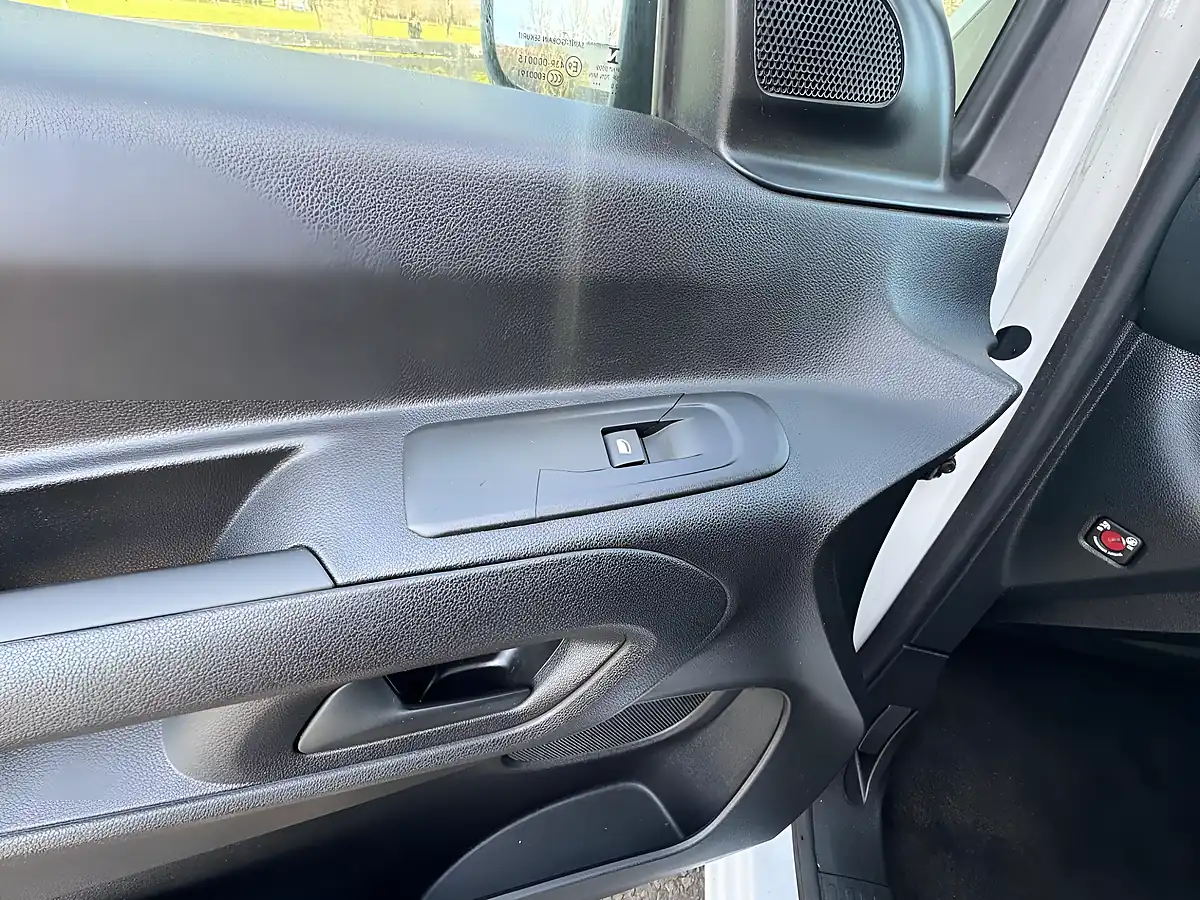 Used 2020 Vauxhall Combo Sportive White - Interior and Exterior details 12