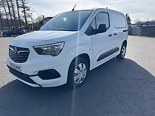 Used 2020 Vauxhall Combo Sportive White - Interior and Exterior details 3