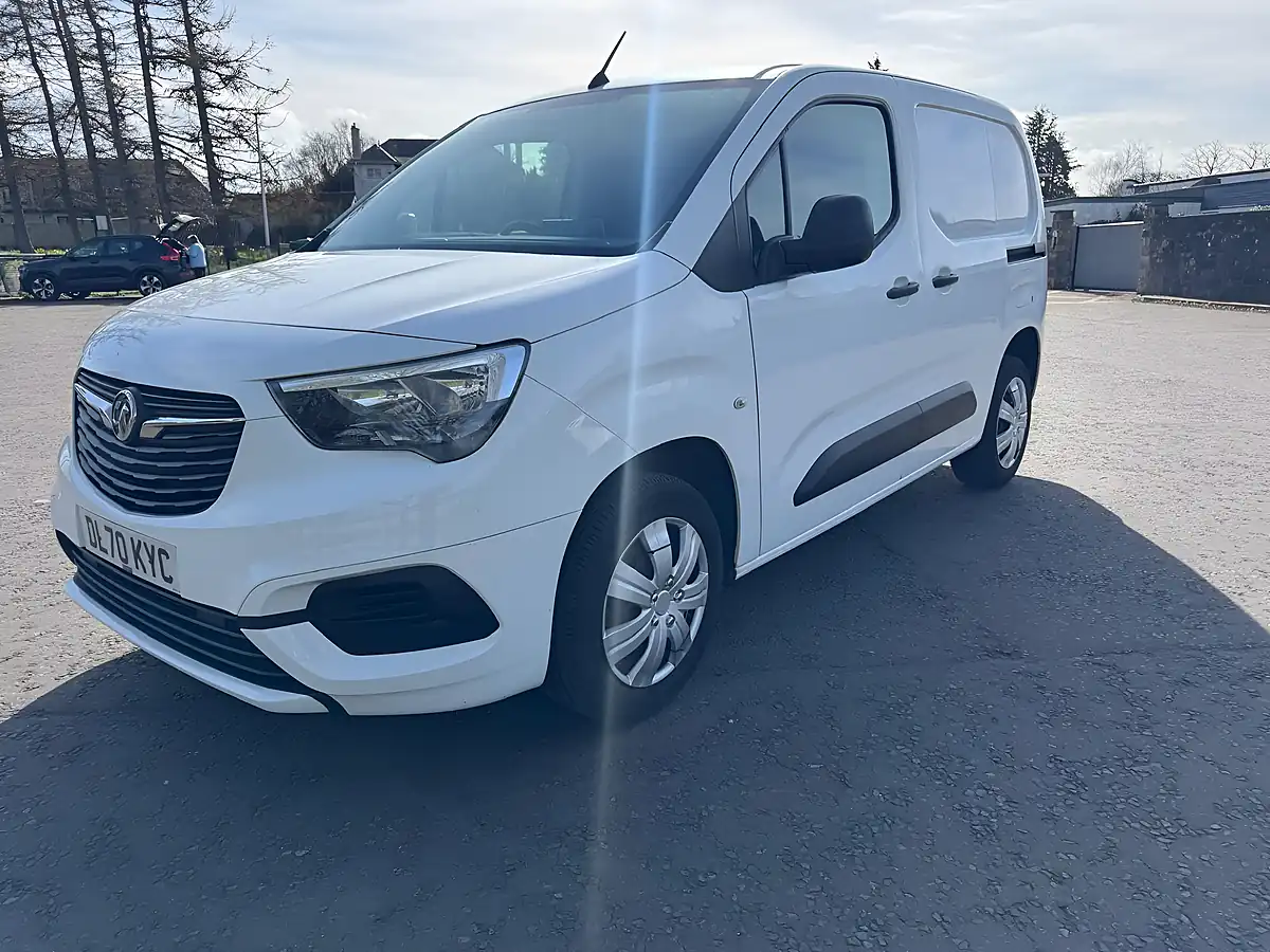 Used 2020 Vauxhall Combo Sportive White - Interior and Exterior details 3
