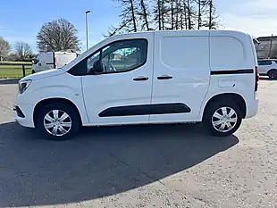 Used 2020 Vauxhall Combo Sportive White - Interior and Exterior details 4