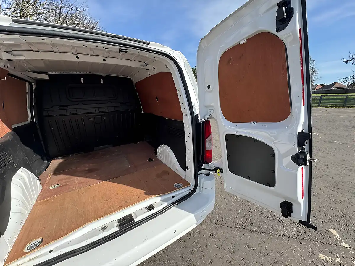 Used 2020 Vauxhall Combo Sportive White - Interior and Exterior details 9