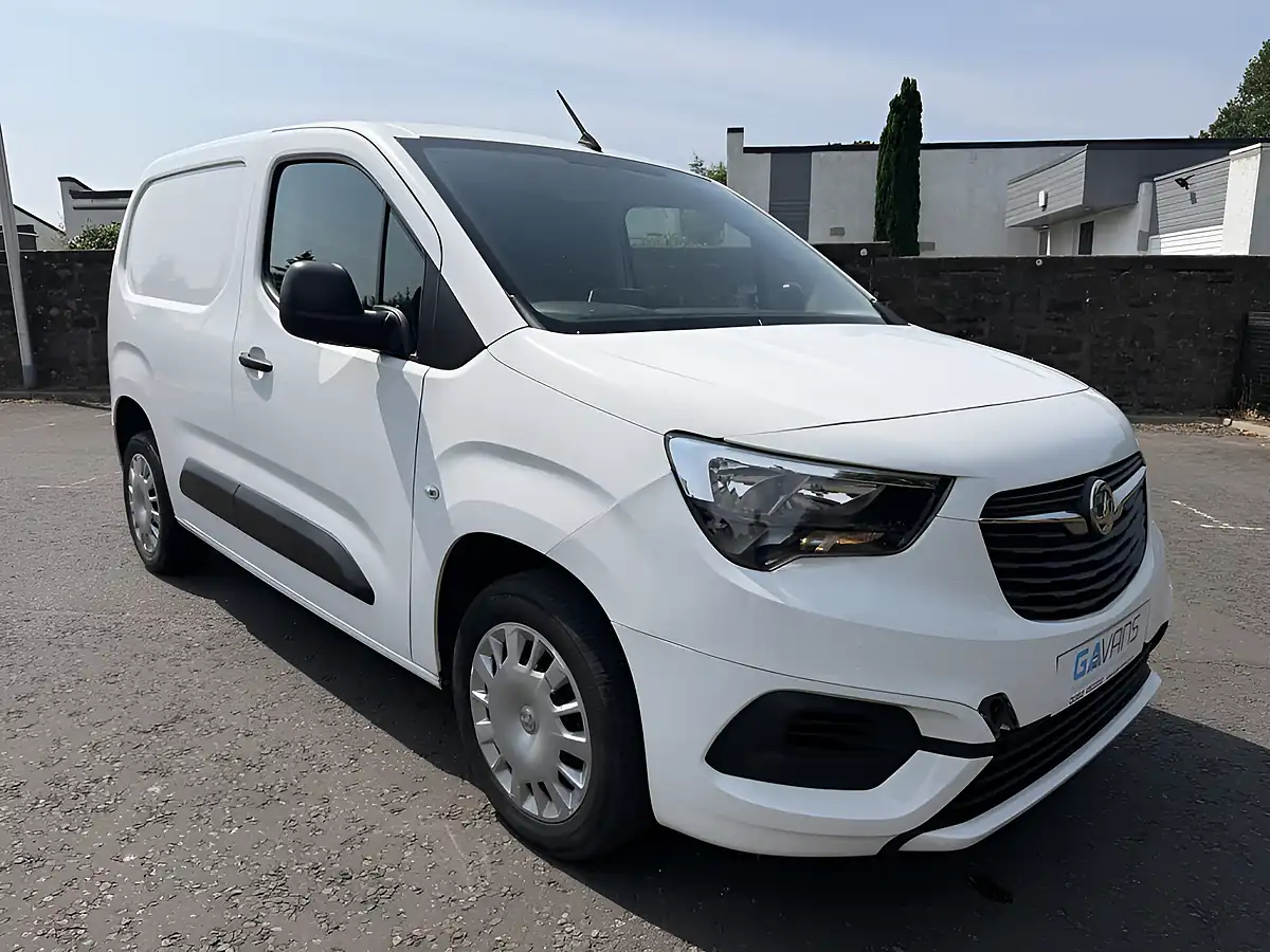 Used 2020 Vauxhall Combo Sportive White - Front View