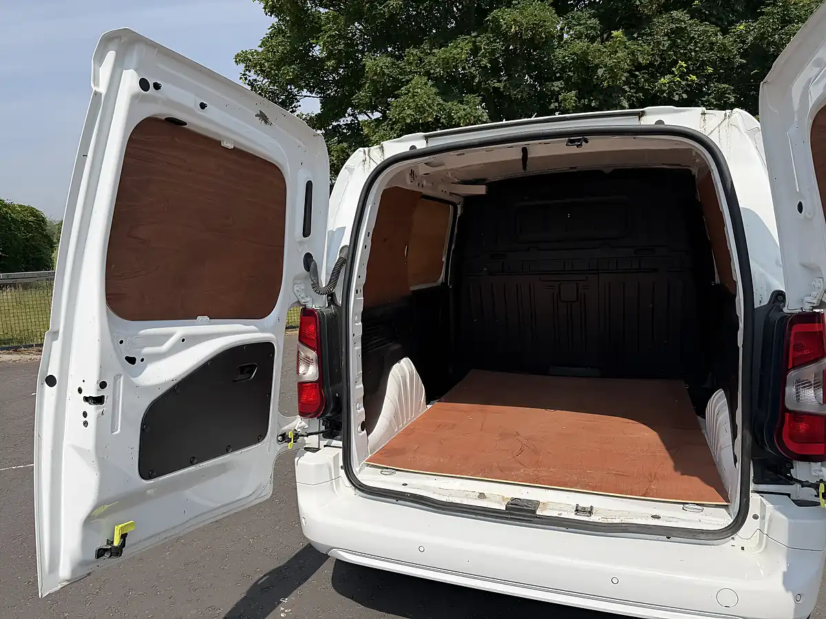 Used 2020 Vauxhall Combo Sportive White - Interior and Exterior details 10