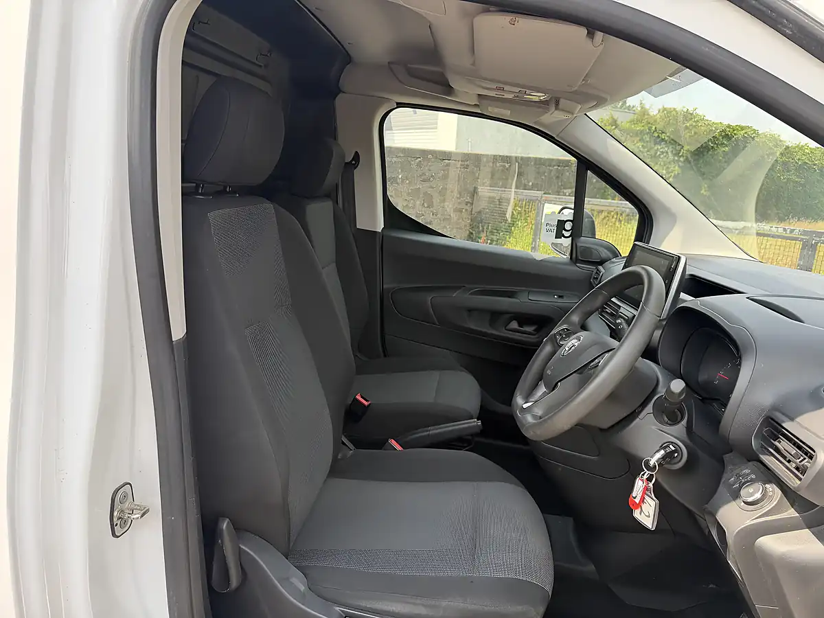 Used 2020 Vauxhall Combo Sportive White - Interior and Exterior details 13