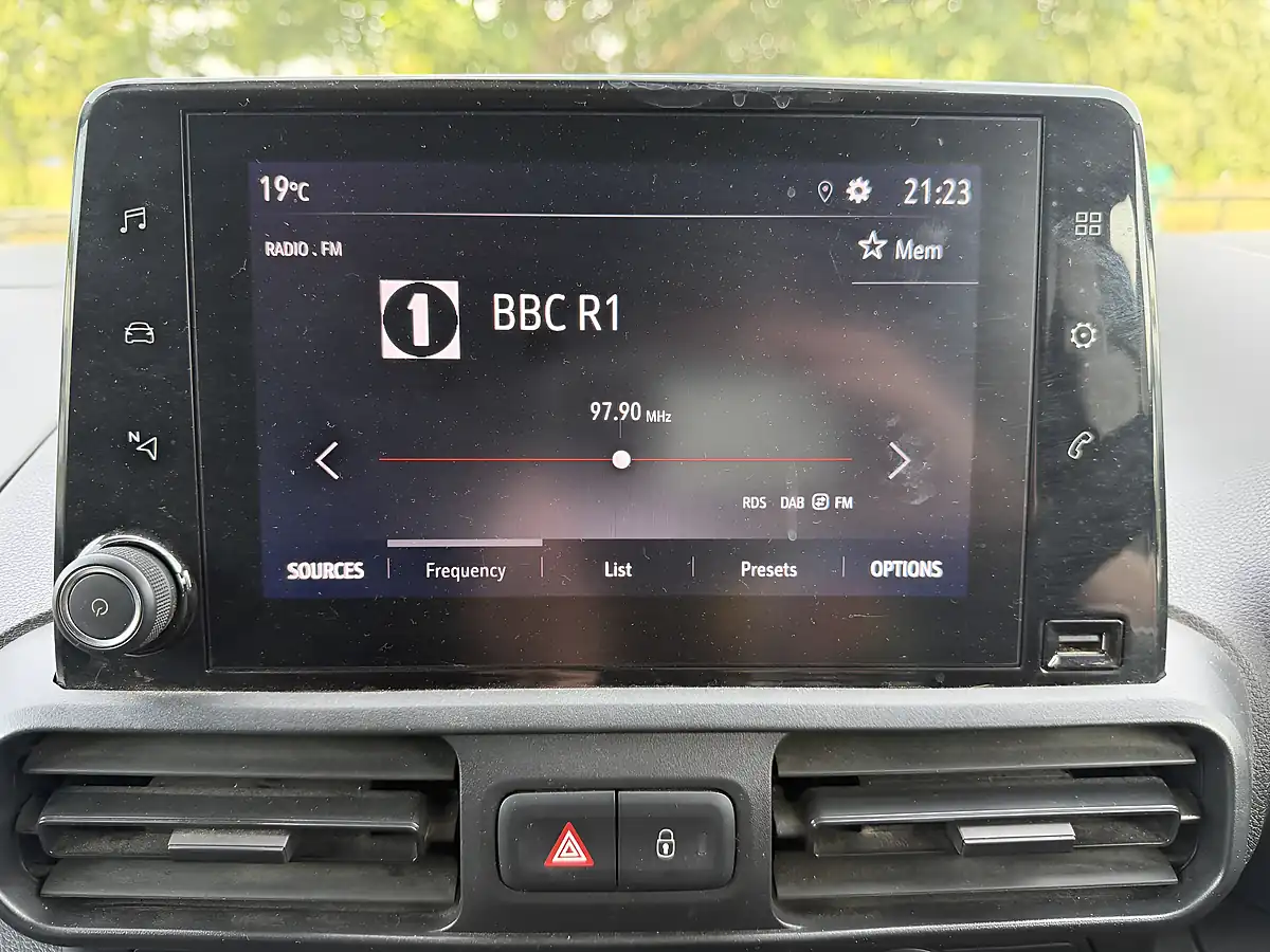 Used 2020 Vauxhall Combo Sportive White - Interior and Exterior details 15