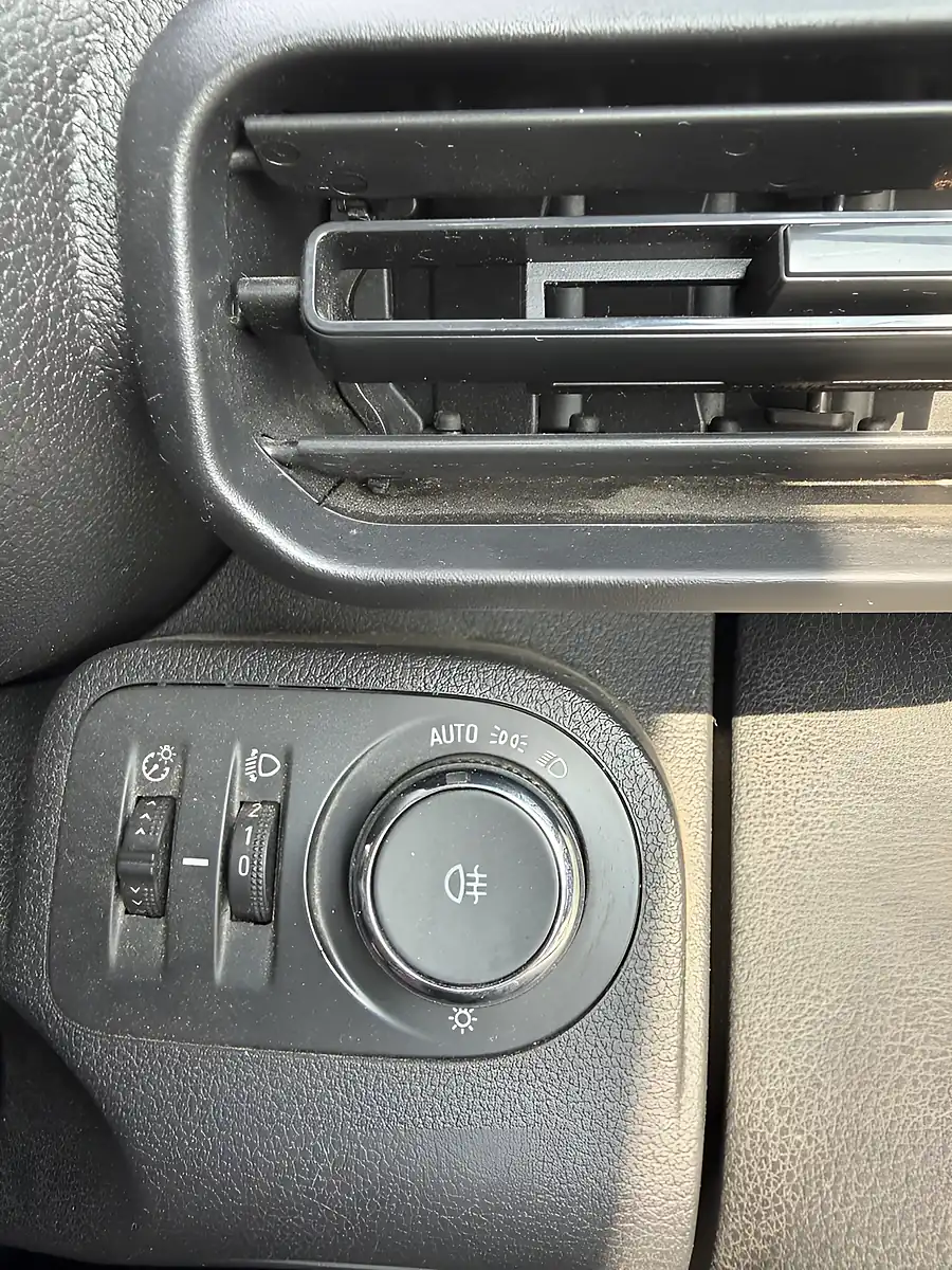 Used 2020 Vauxhall Combo Sportive White - Interior and Exterior details 18