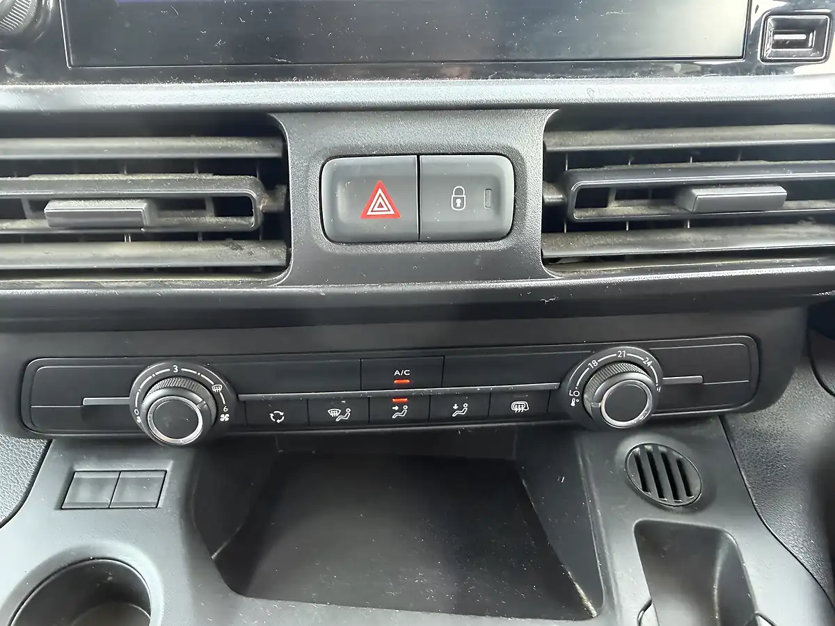Used 2020 Vauxhall Combo Sportive White - Interior and Exterior details 19
