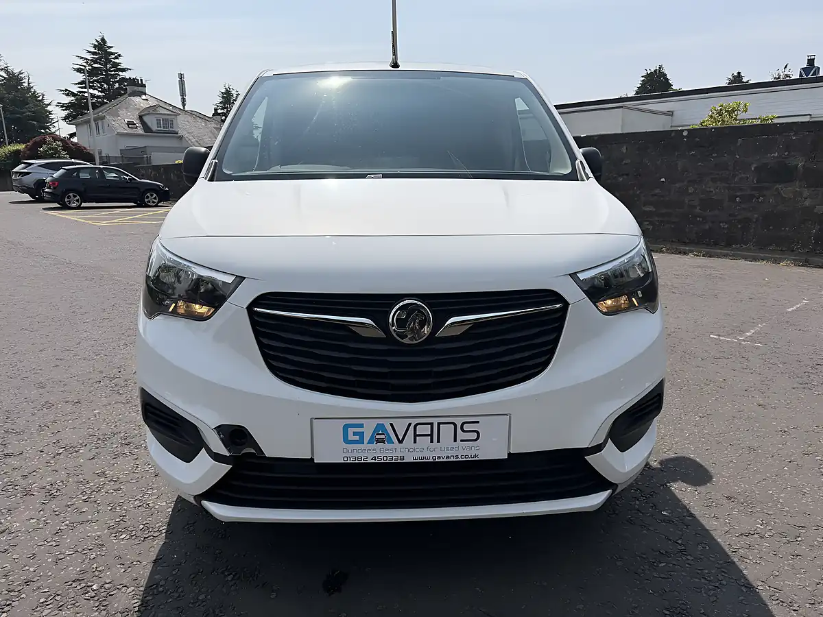Used 2020 Vauxhall Combo Sportive White - Interior and Exterior details 2