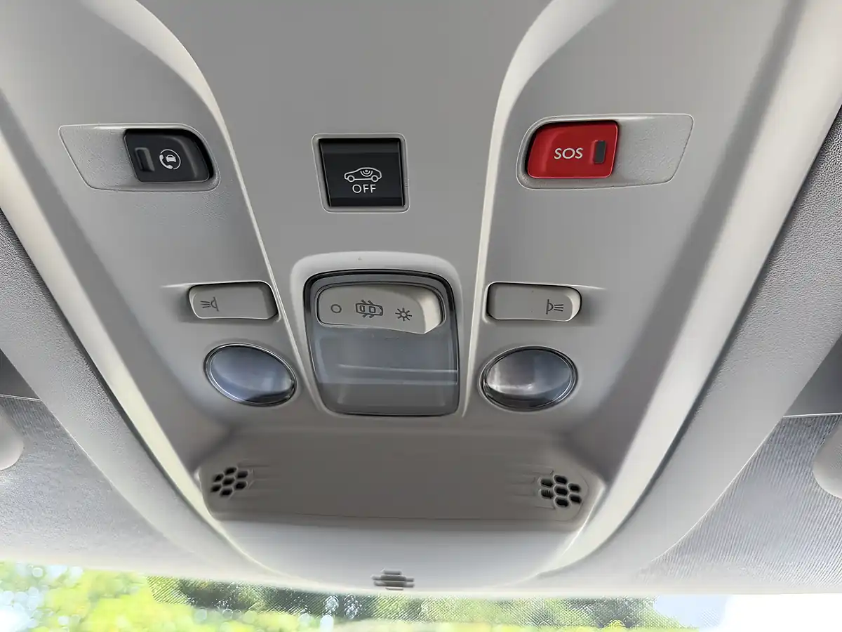 Used 2020 Vauxhall Combo Sportive White - Interior and Exterior details 20