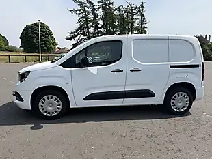 Used 2020 Vauxhall Combo Sportive White - Interior and Exterior details 4