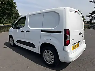 Used 2020 Vauxhall Combo Sportive White - Interior and Exterior details 5