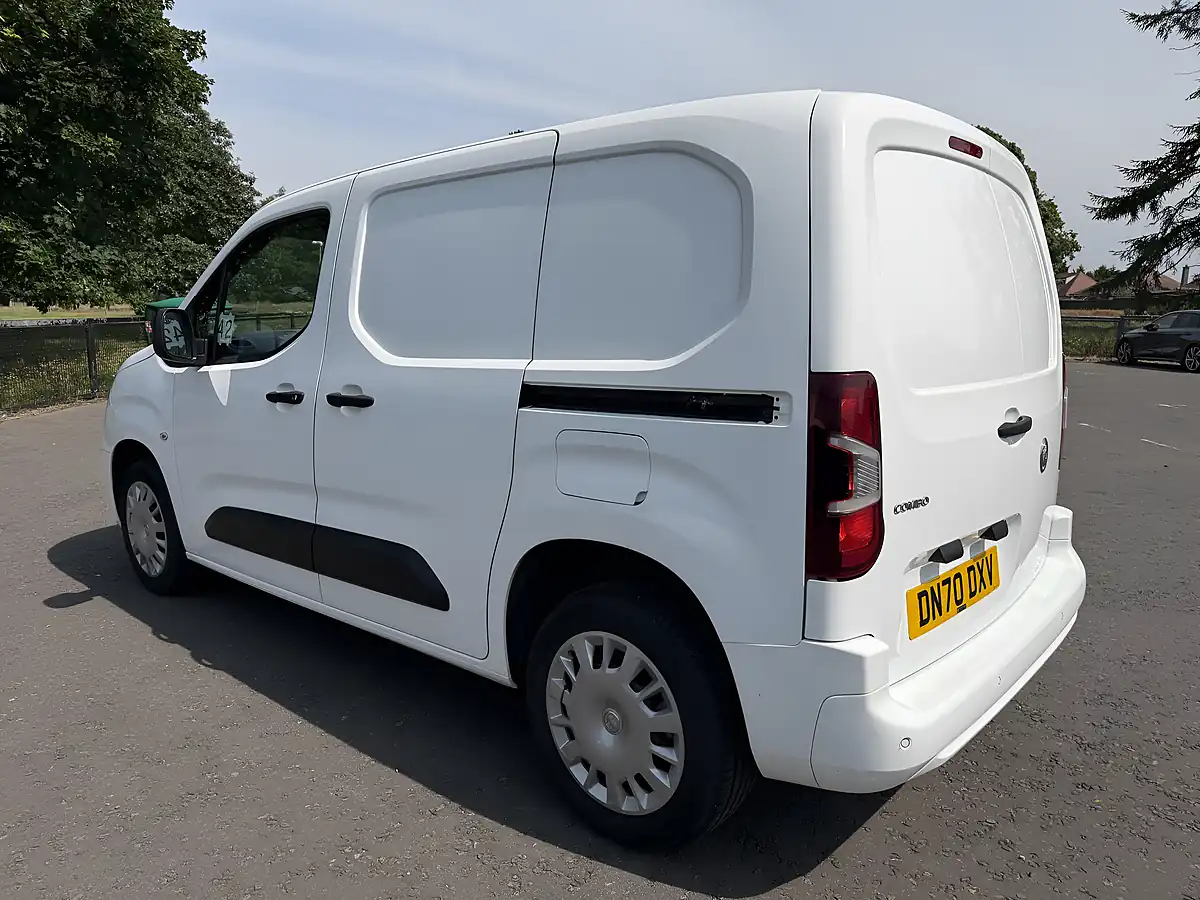 Used 2020 Vauxhall Combo Sportive White - Interior and Exterior details 5