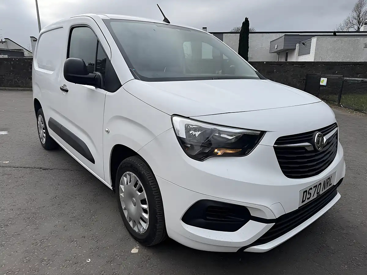 Used 2020 Vauxhall Combo Sportive White - Front View