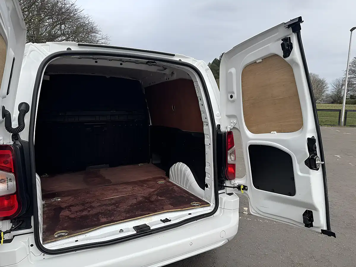 Used 2020 Vauxhall Combo Sportive White - Interior and Exterior details 11