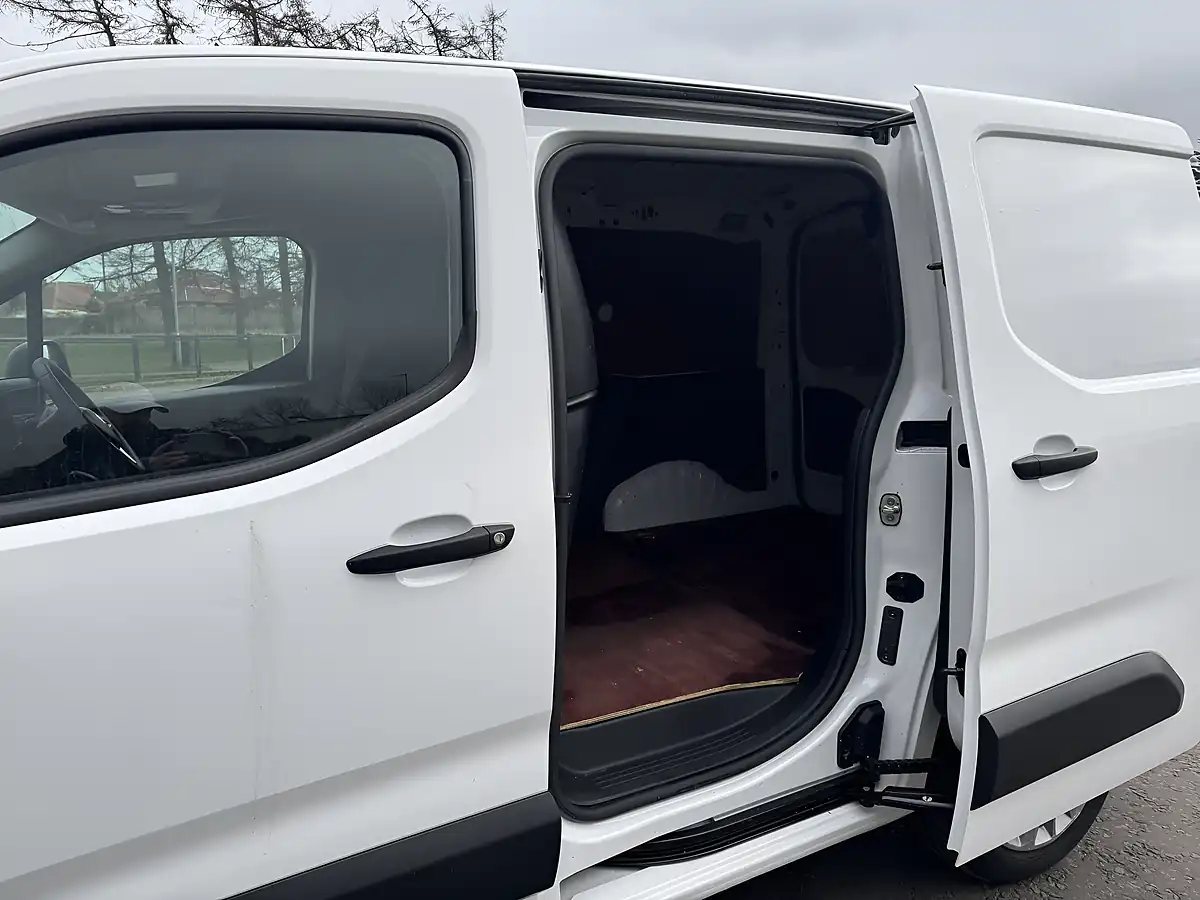 Used 2020 Vauxhall Combo Sportive White - Interior and Exterior details 13