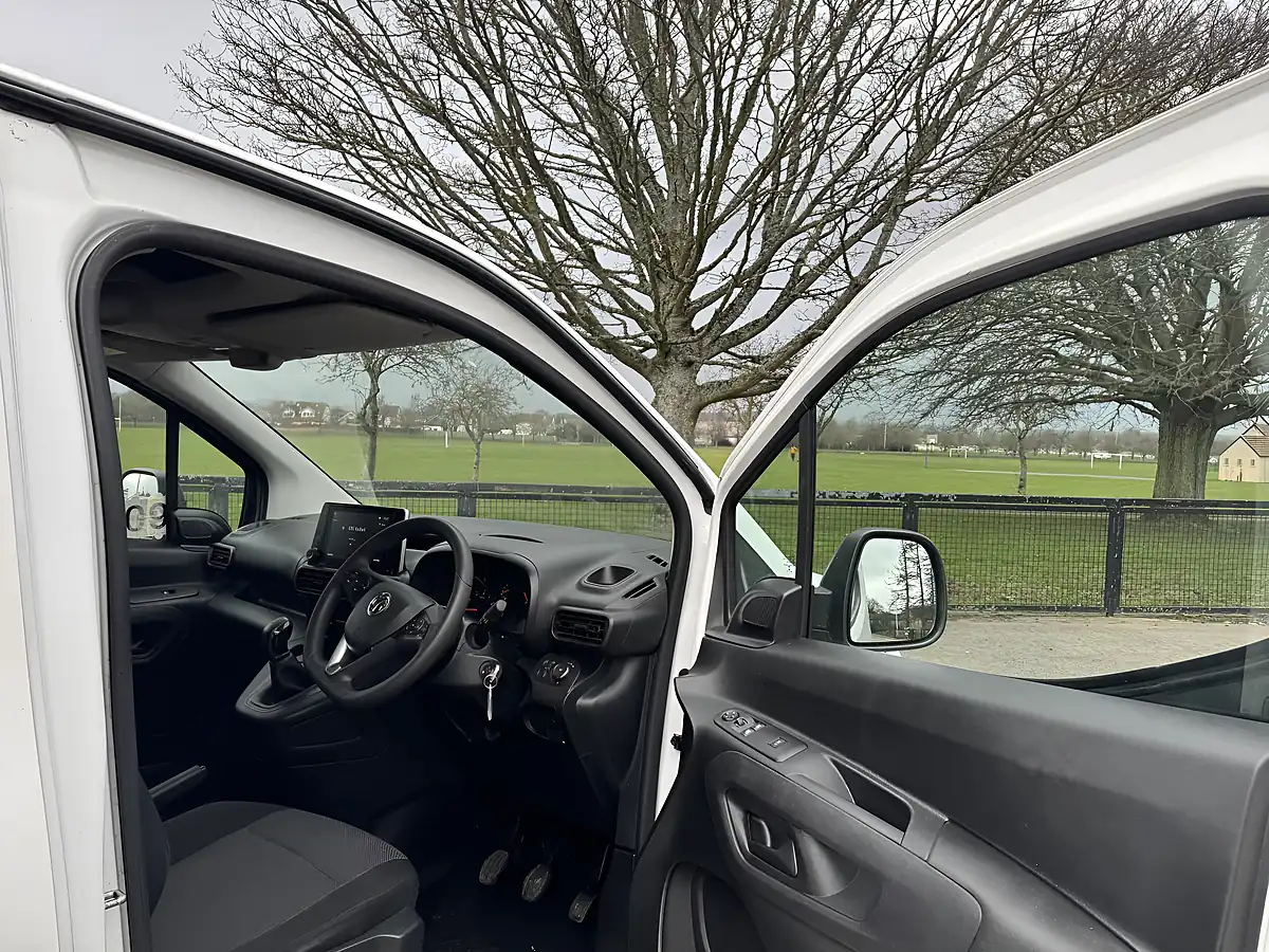 Used 2020 Vauxhall Combo Sportive White - Interior and Exterior details 14