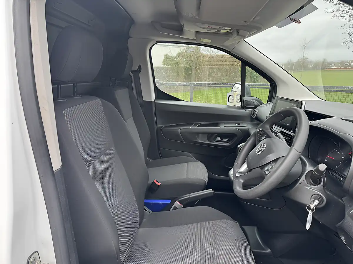 Used 2020 Vauxhall Combo Sportive White - Interior and Exterior details 15