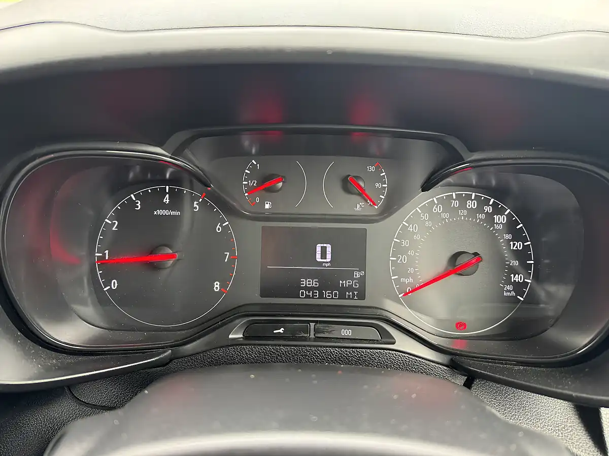 Used 2020 Vauxhall Combo Sportive White - Interior and Exterior details 16