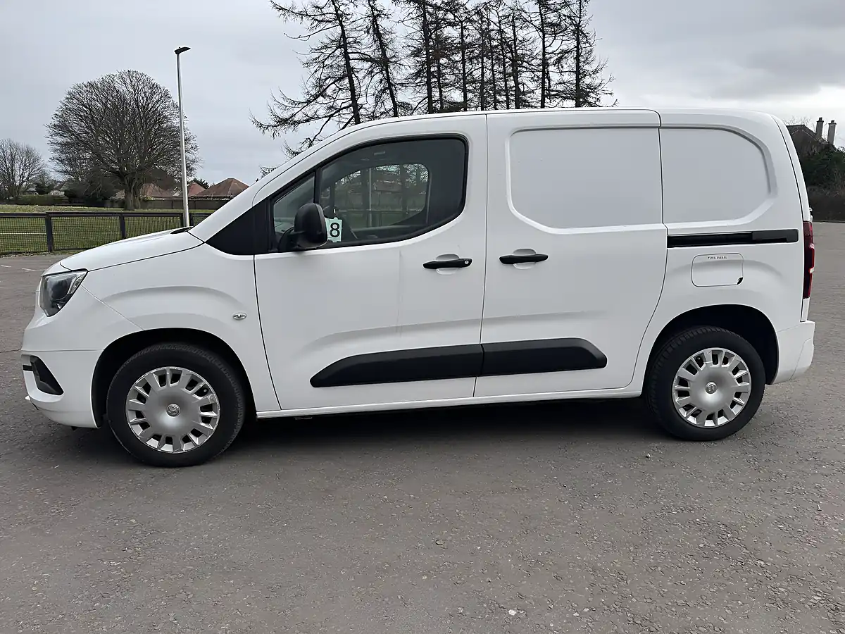 Used 2020 Vauxhall Combo Sportive White - Interior and Exterior details 4