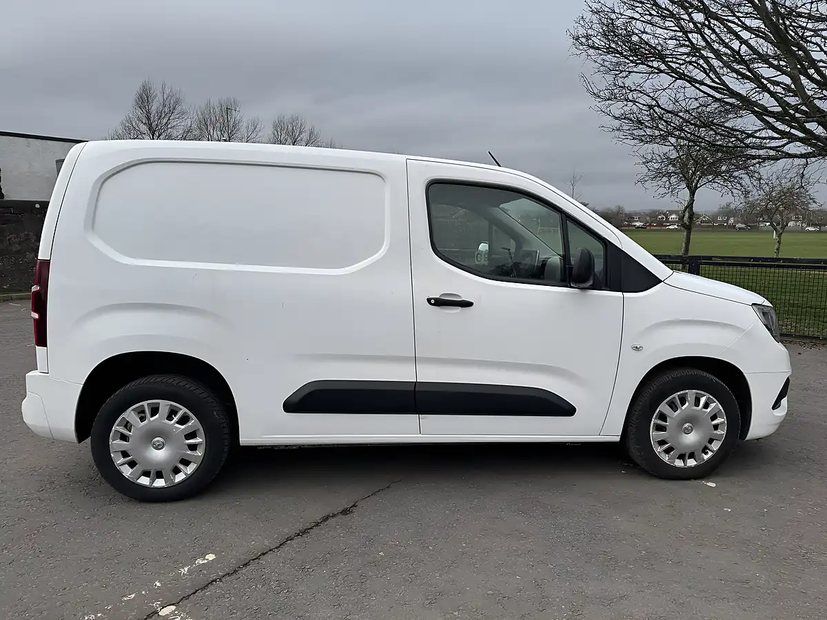 Used 2020 Vauxhall Combo Sportive White - Interior and Exterior details 8