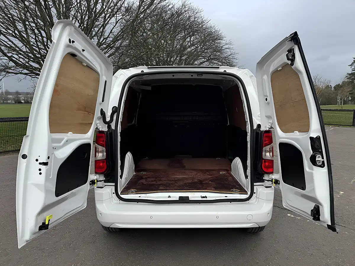 Used 2020 Vauxhall Combo Sportive White - Interior and Exterior details 9