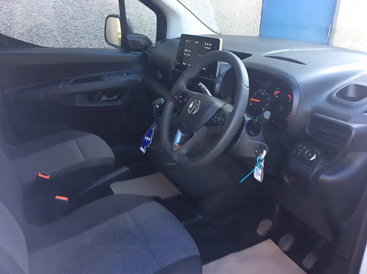 Used 2020 Vauxhall Combo Sportive White - Interior and Exterior details 11