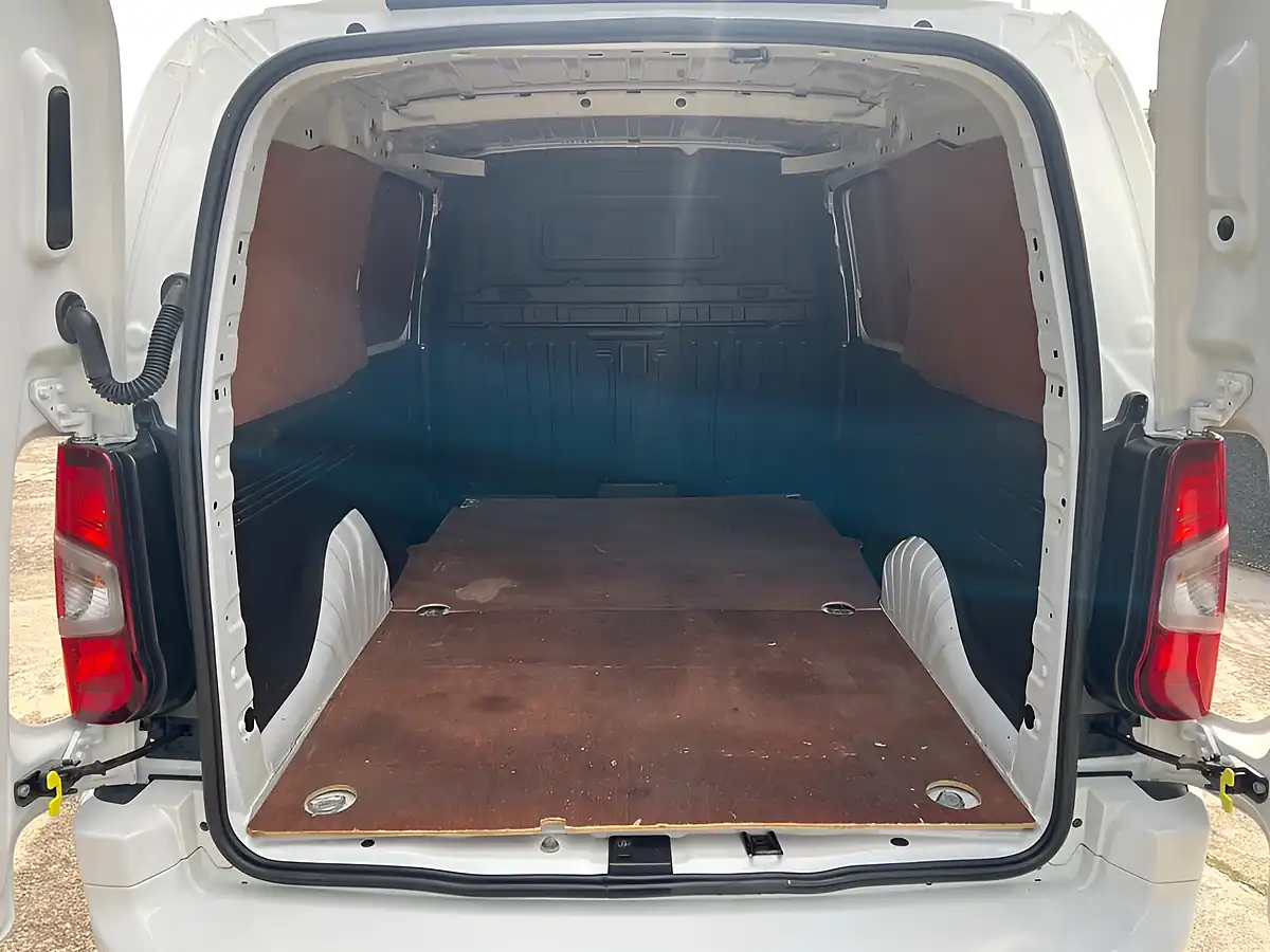 Used 2020 Vauxhall Combo Sportive White - Interior and Exterior details 10
