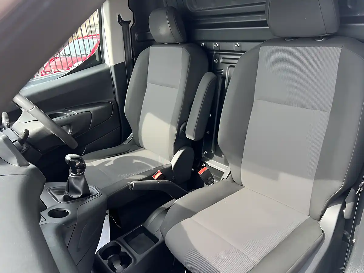 Used 2020 Vauxhall Combo Sportive White - Interior and Exterior details 11