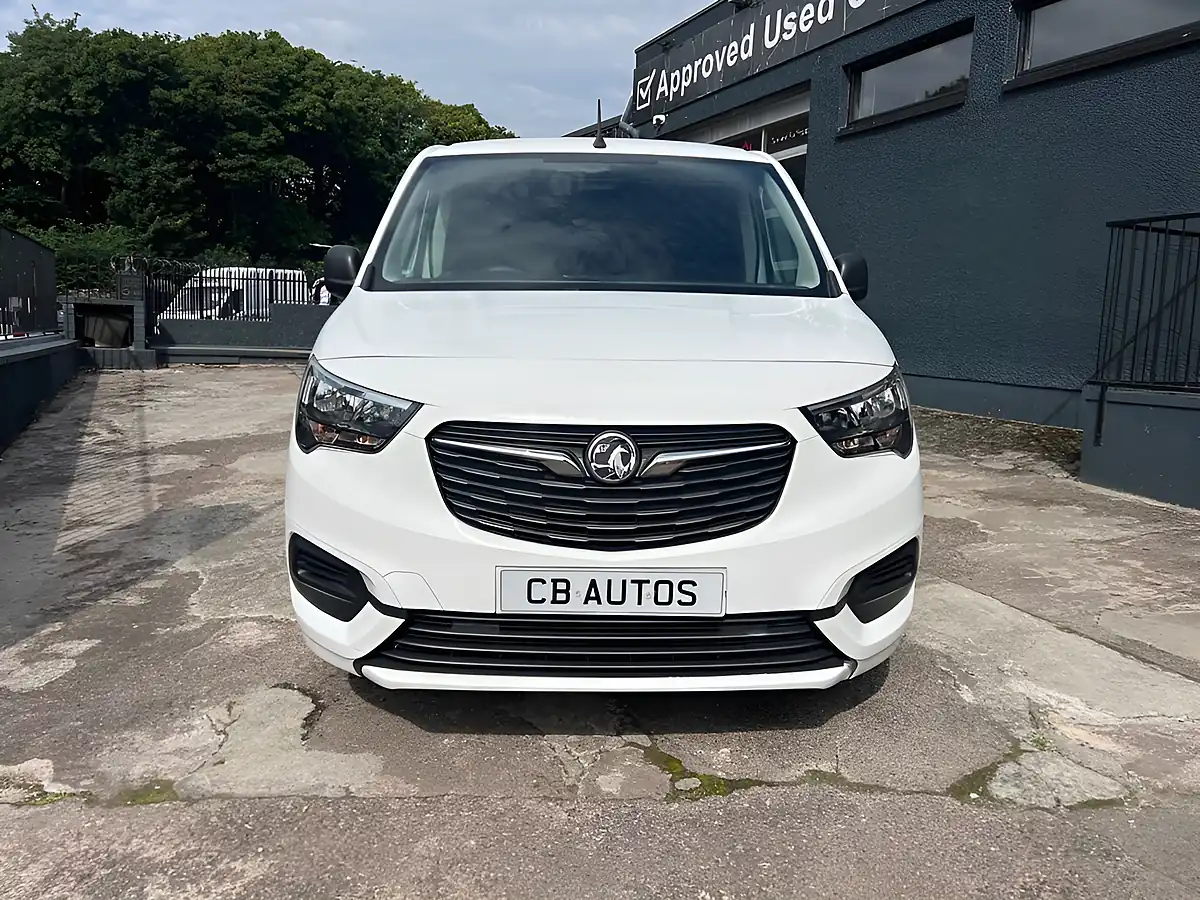 Used 2020 Vauxhall Combo Sportive White - Interior and Exterior details 2