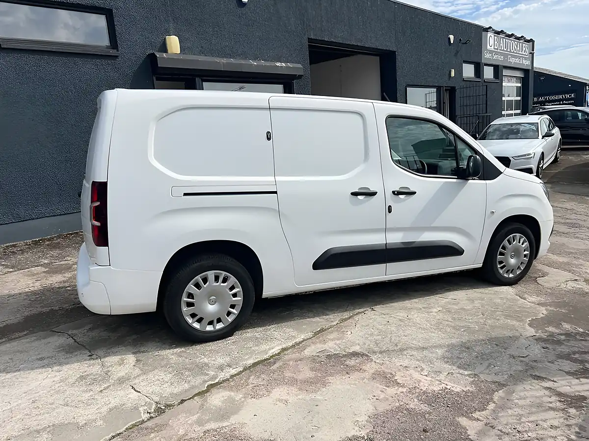 Used 2020 Vauxhall Combo Sportive White - Interior and Exterior details 3